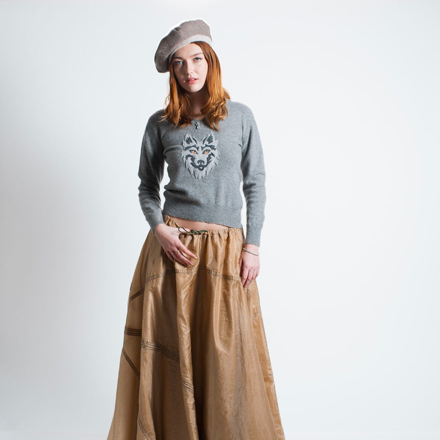 Wolf V-Neck Pullover – Heather Grey