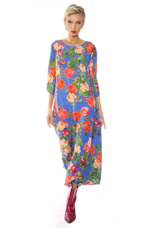 Blaues Kleid mit Blumen aus Seide