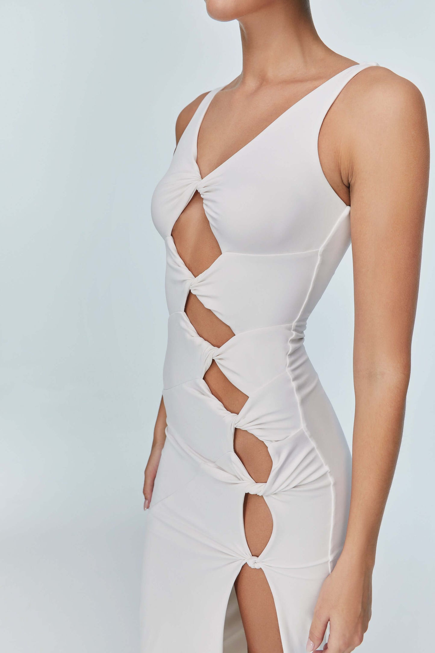 JENDUE Sara Dress - Elegant Cut-Out Maxi | Event Wear