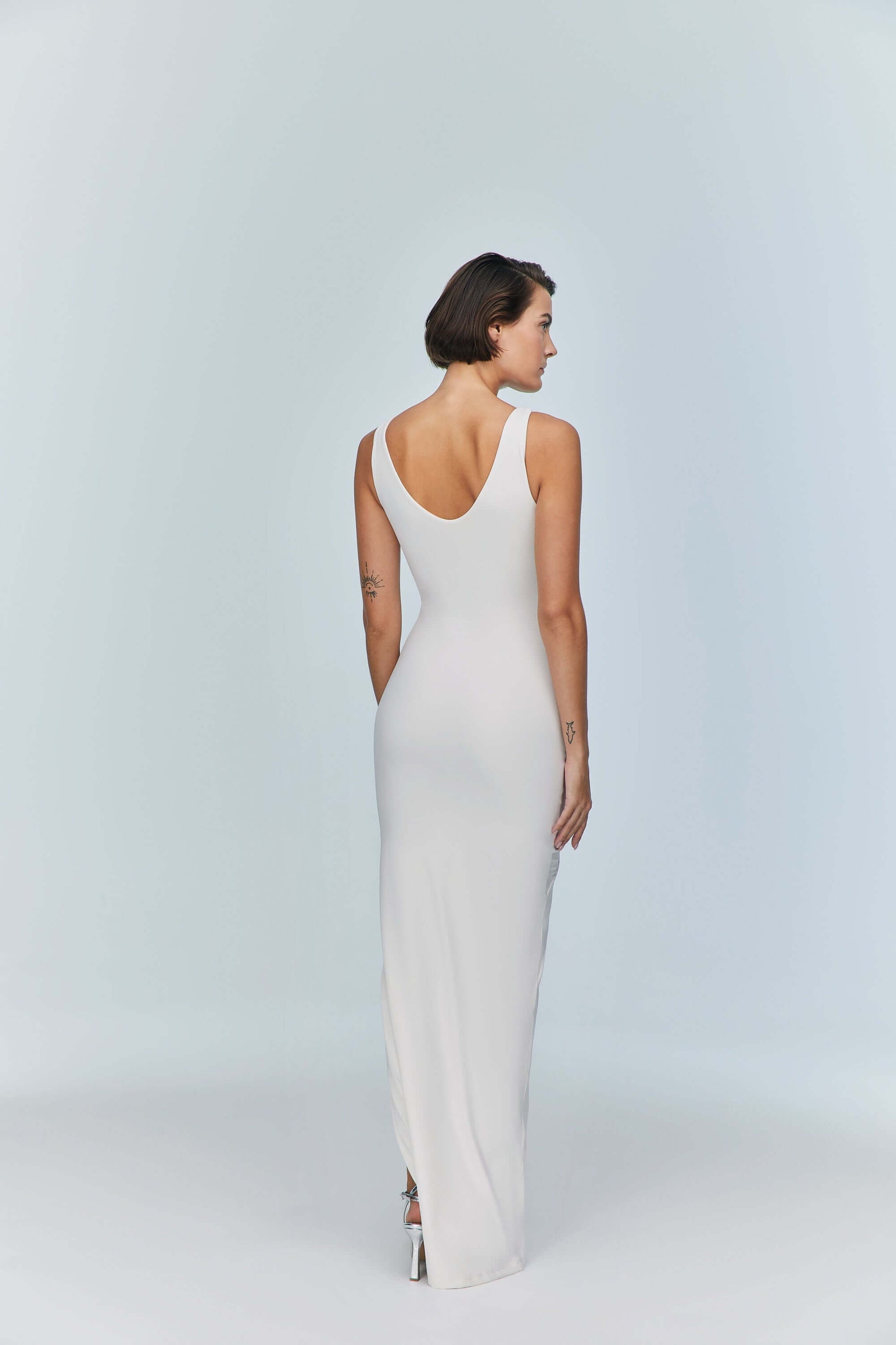 JENDUE Sara Dress - Elegant Cut-Out Maxi | Event Wear