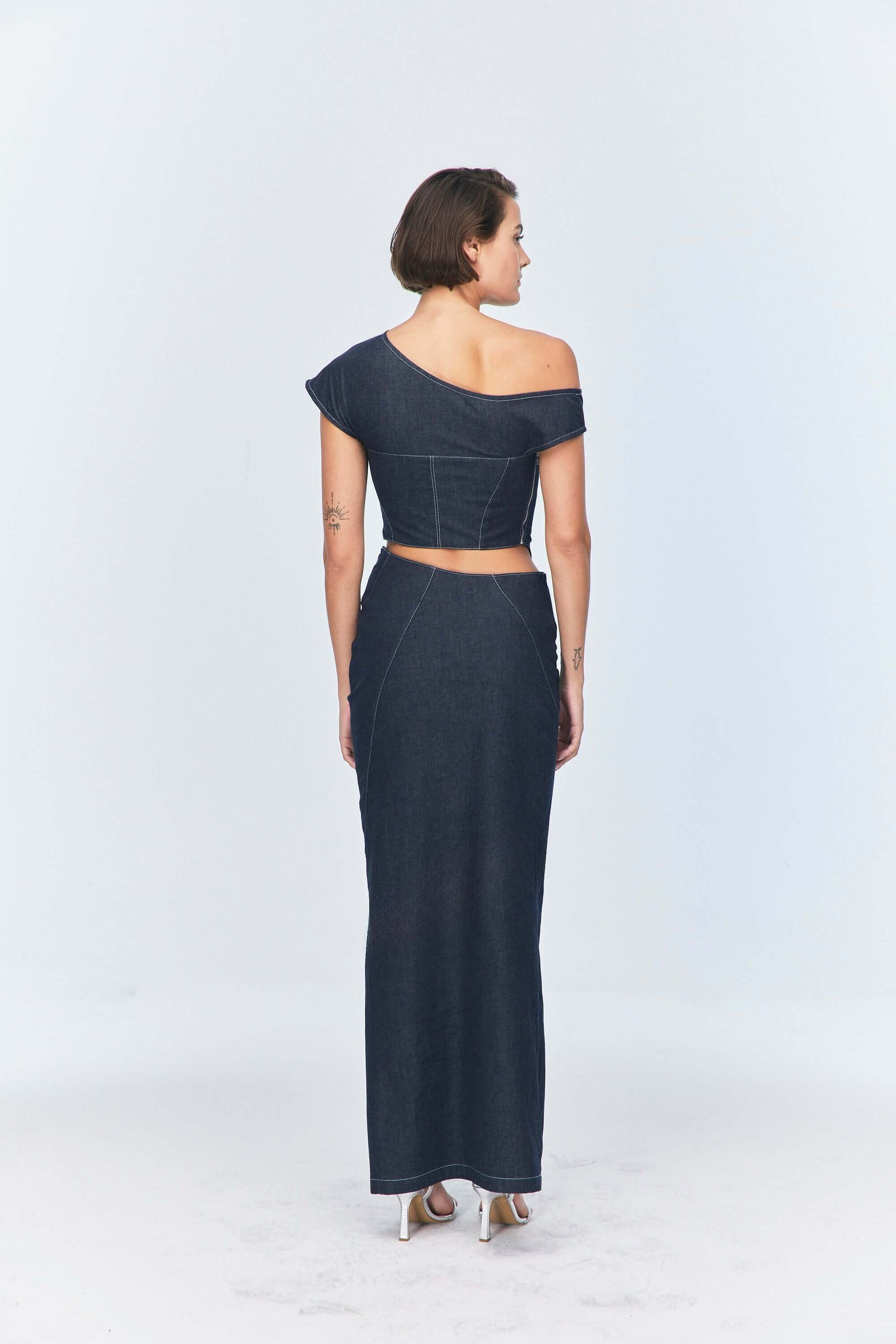 JENDUE Vonk Asymmetric Denim Skirt - Stylish High-Slit Midi