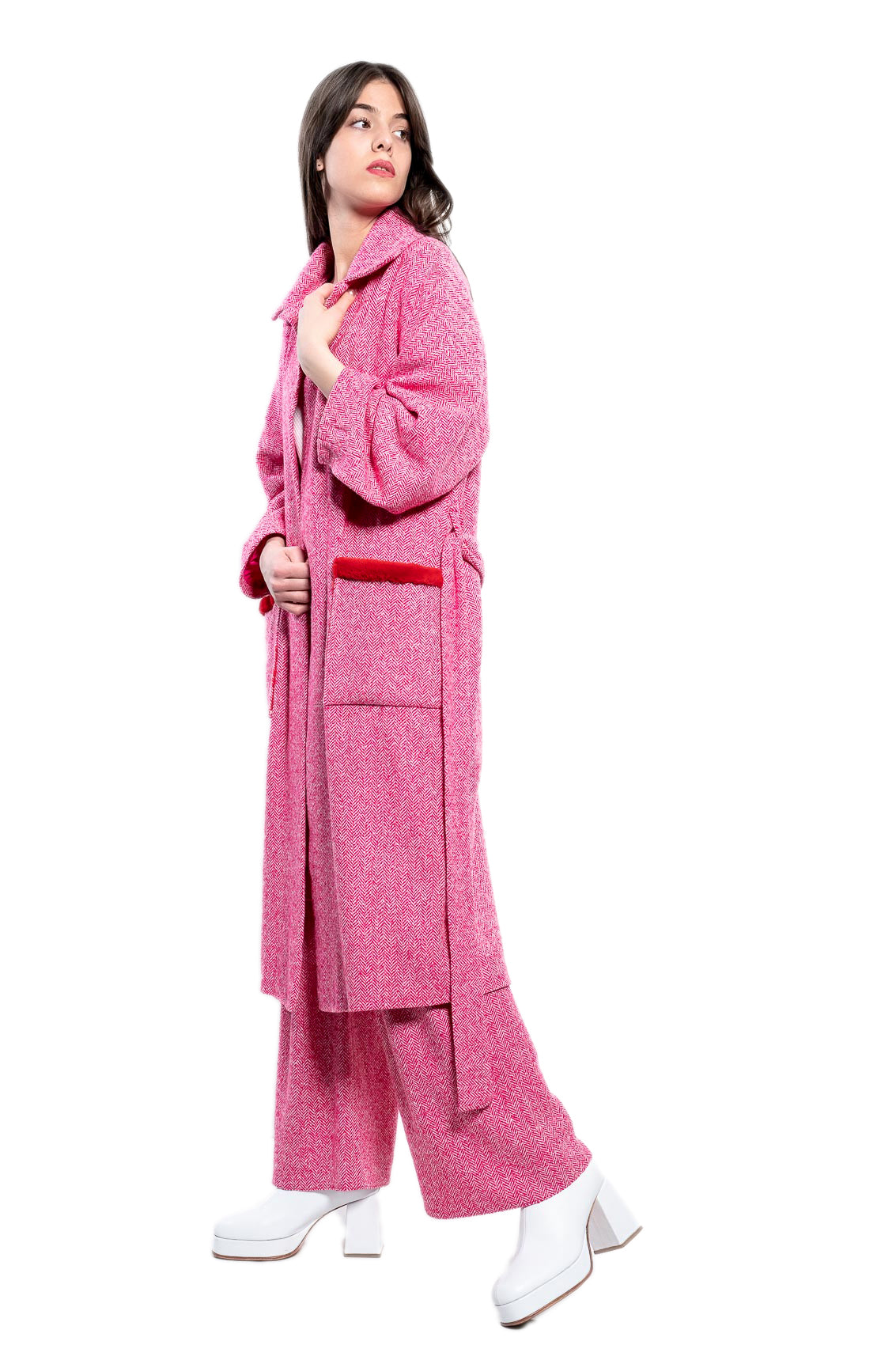 Langer rosa Mantel mit Kunstpelztaschen